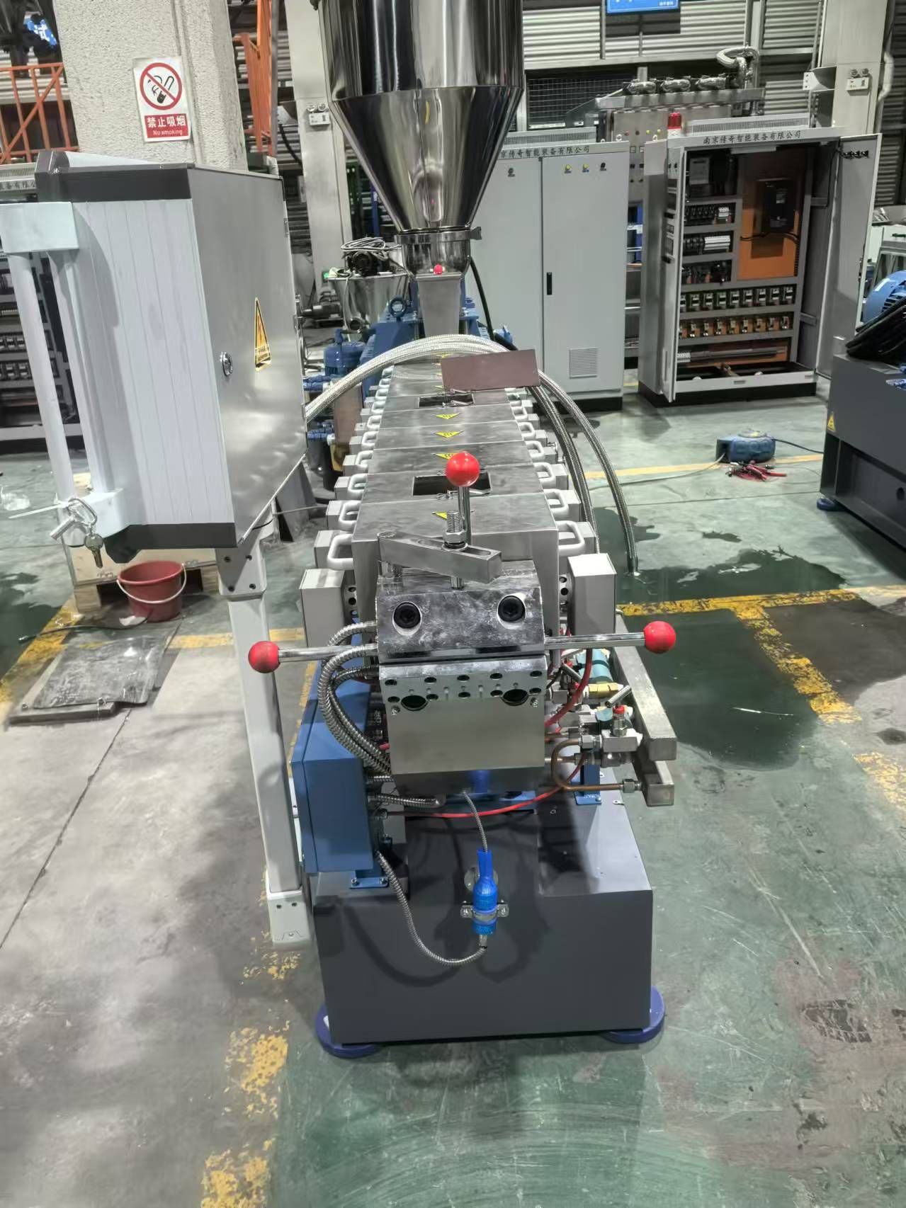 block type twin screw extruder